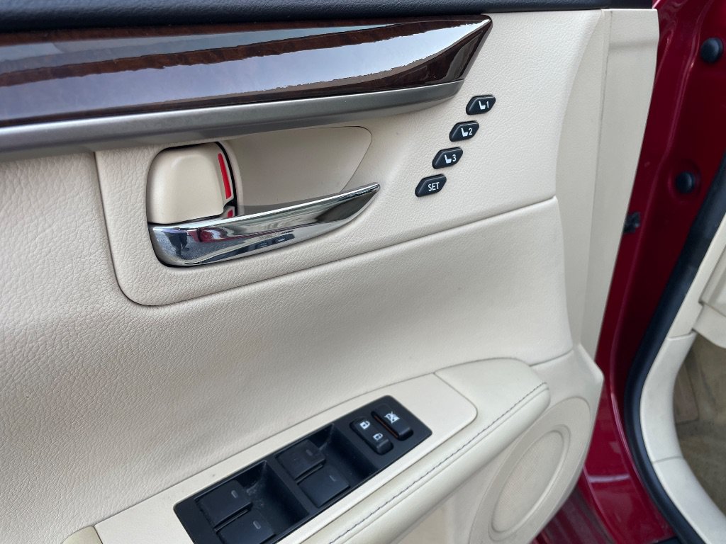Used 2014 Lexus ES 350 w/ Premium Package FWD image 34