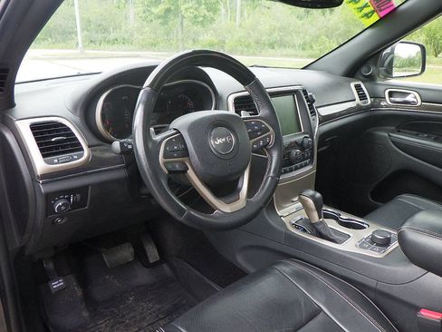 Used 2017 Jeep Grand Cherokee Overland w/ Jeep Active Safety Group AWD/4WD image 22