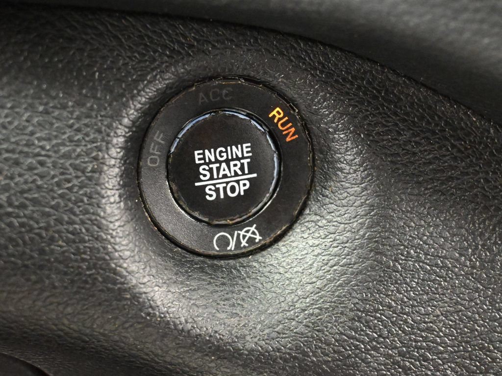 Used 2019 Jeep Cherokee Limited FWD image 25