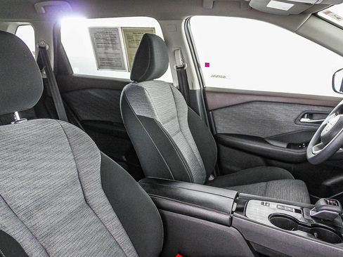 Certified 2023 Nissan Rogue SV image 17