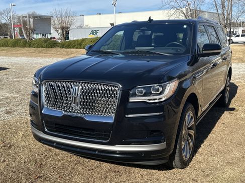 Used 2023 Lincoln Navigator L Reserve image 1