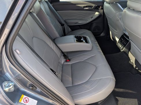 Used 2019 Toyota Avalon Limited image 5