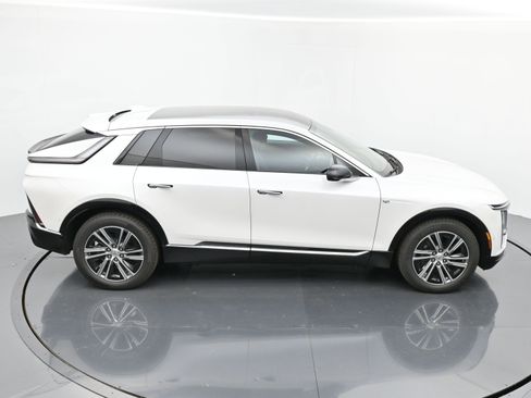 New 2025 Cadillac Lyriq Luxury image 28