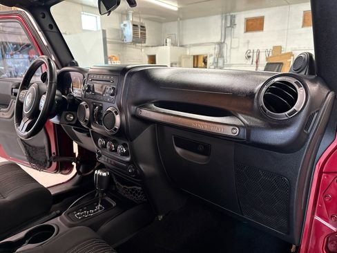 Used 2012 Jeep Wrangler Unlimited Sport image 51