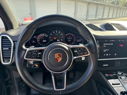 Used 2021 Porsche Cayenne AWD/4WD image 12