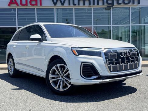 Certified 2025 Audi Q7 3.0T Premium Plus AWD/4WD image 8