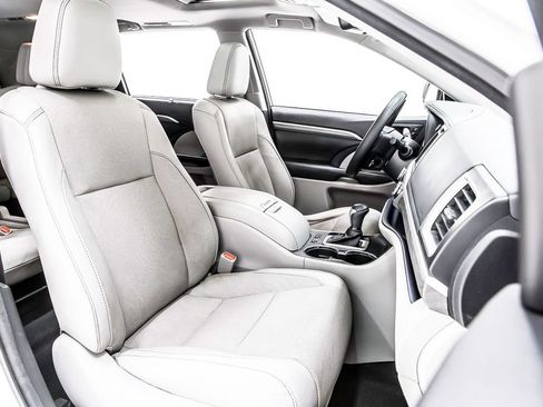Used 2017 Toyota Highlander Limited FWD image 34