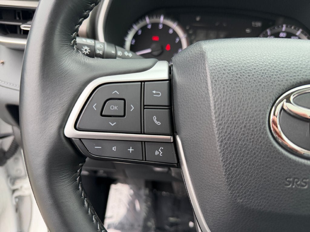 Used 2023 Toyota Highlander XLE AWD/4WD image 15