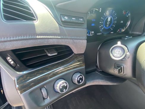 Used 2019 Cadillac Escalade Platinum AWD/4WD image 12