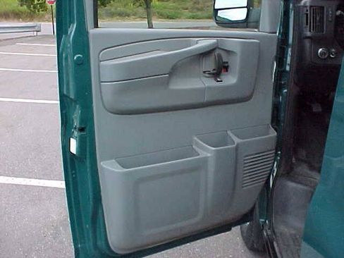 Used 2011 Chevrolet Express 3500 RWD image 12
