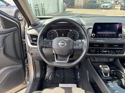 Used 2025 Nissan Rogue SV FWD image 36