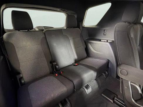 Used 2022 Chevrolet Traverse LT FWD image 31