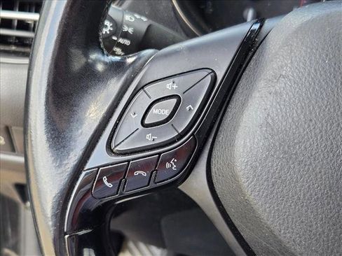 Used 2018 Toyota C-HR XLE image 12