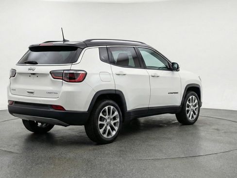 Used 2025 Jeep Compass Limited AWD/4WD image 9