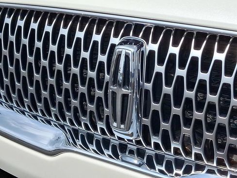 Used 2021 Lincoln Nautilus Reserve AWD/4WD image 29