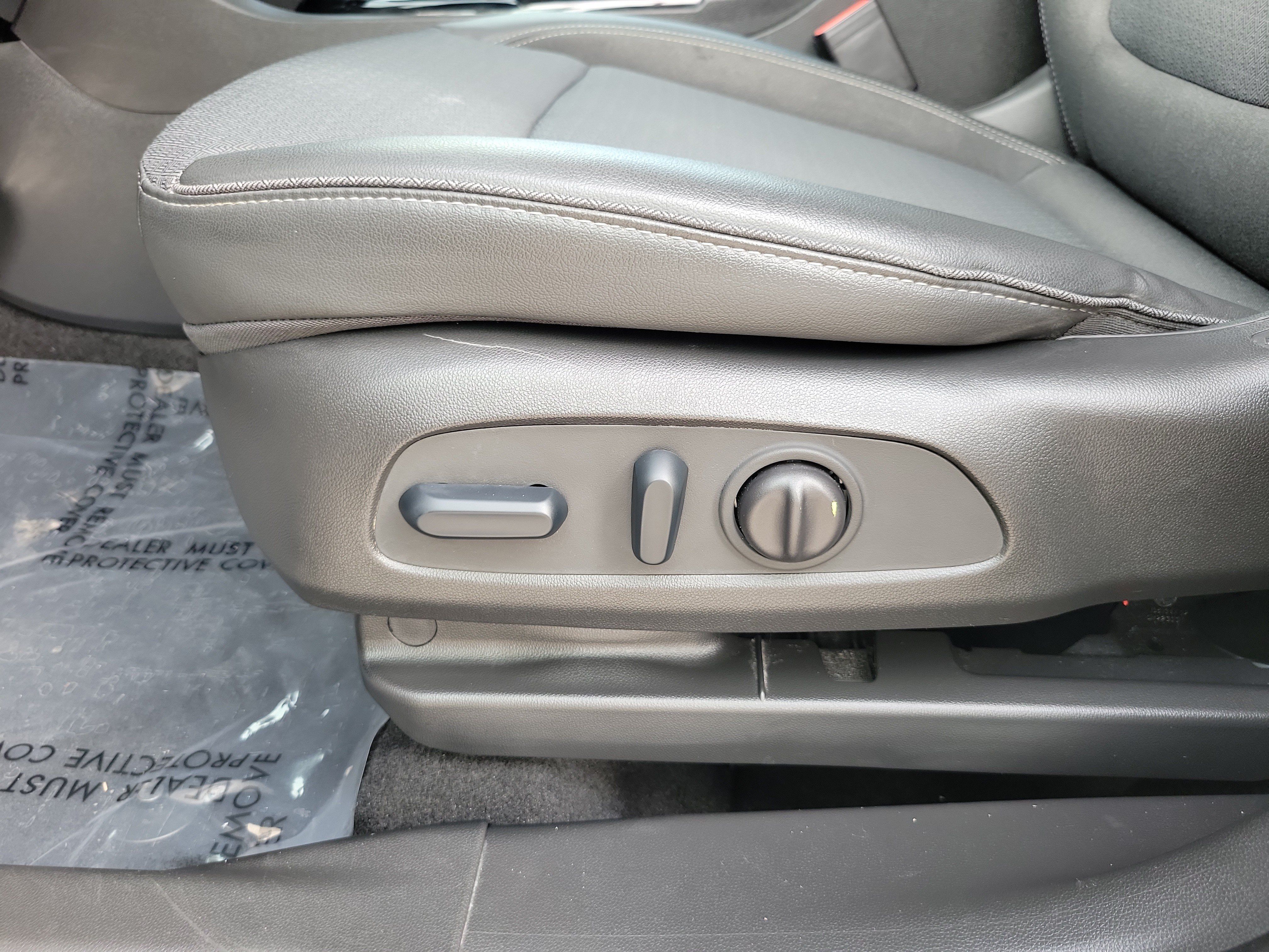 Used 2023 Buick Encore GX Select w/ Sport Touring Package FWD image 12