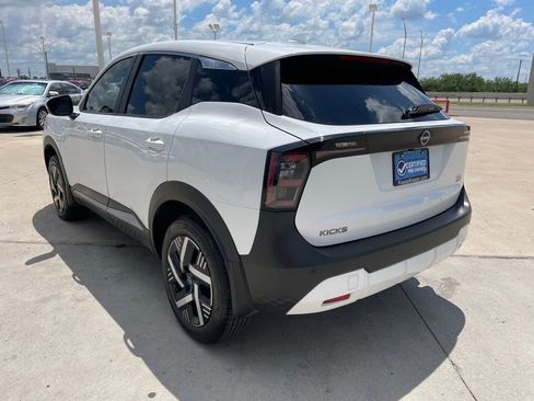 Certified 2025 Nissan Kicks SV FWD image 5