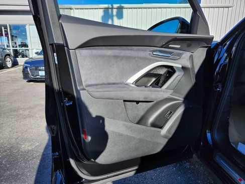 New 2025 Audi SQ5 Prestige image 11