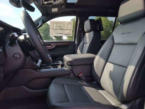 New 2026 GMC Yukon Denali w/ Denali Reserve Package AWD/4WD image 18