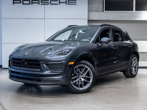 Certified 2025 Porsche Macan image 1