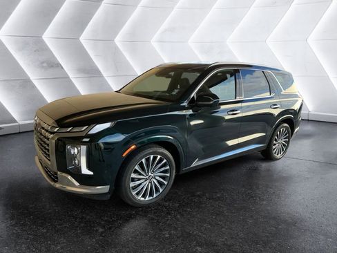 Used 2023 Hyundai Palisade Calligraphy image 2