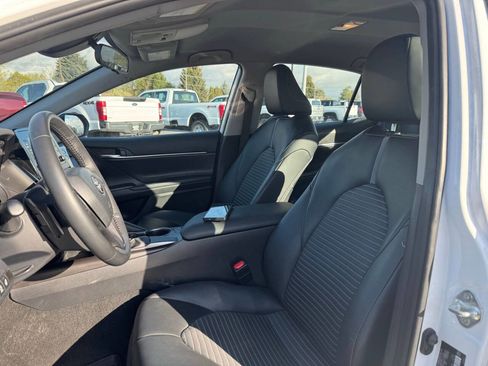 Used 2024 Toyota Camry SE FWD image 11