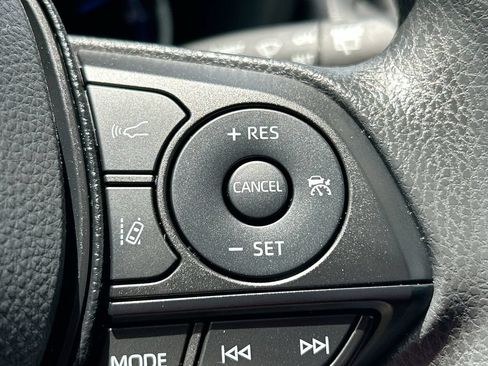 Used 2025 Toyota RAV4 LE AWD/4WD image 17