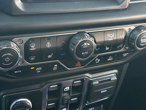 Used 2023 Jeep Wrangler Unlimited Rubicon 392 image 22