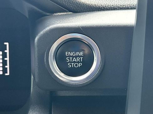 Used 2025 Toyota 4Runner SR5 AWD/4WD image 32