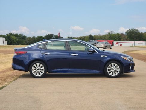 Used 2018 Kia Optima S FWD image 7