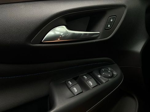 Used 2025 Buick Envista Sport Touring image 19