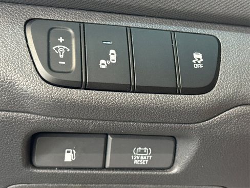 Used 2018 Hyundai Ioniq SEL FWD image 27