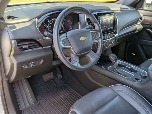 Used 2023 Chevrolet Traverse Premier FWD image 33