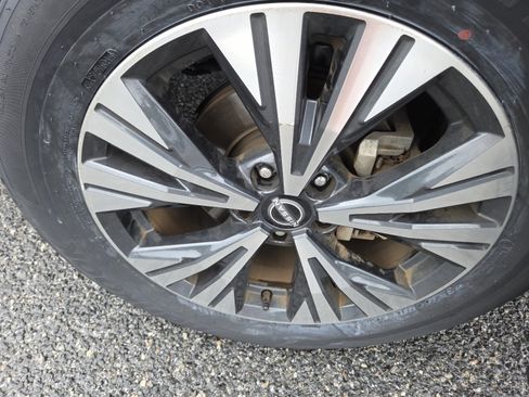 Used 2023 Nissan Rogue SV FWD image 11