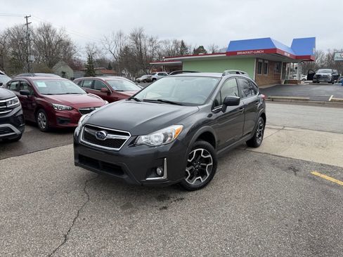 Used 2016 Subaru Crosstrek 2.0i Premium w/ Moonroof Package AWD/4WD image 2