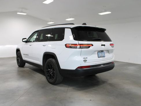 Used 2024 Jeep Grand Cherokee L Altitude AWD/4WD image 7