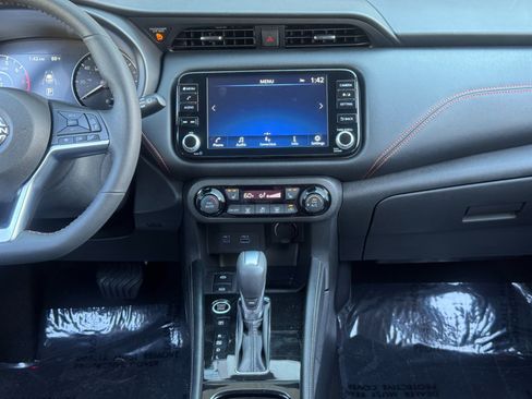 Used 2023 Nissan Kicks SR w/ SR Premium Package FWD image 21
