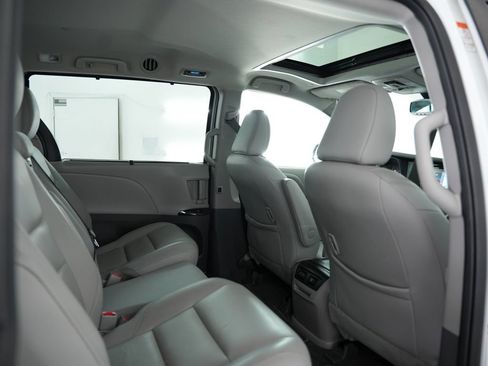 Used 2020 Toyota Sienna XLE w/ XLE Navigation Package FWD image 35
