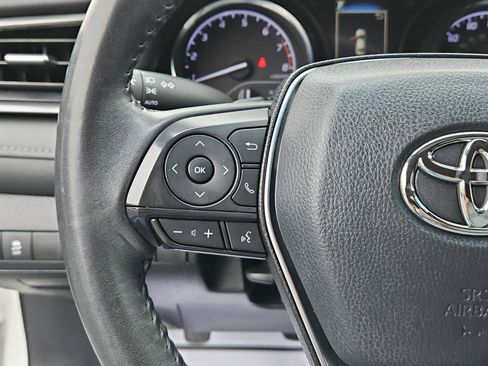 Used 2020 Toyota Camry SE w/ Blackout Package image 26