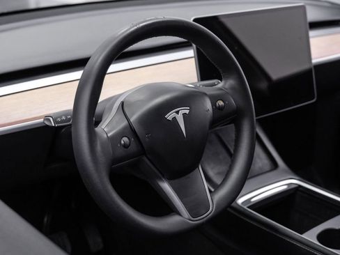 Used 2023 Tesla Model Y Long Range AWD/4WD image 19
