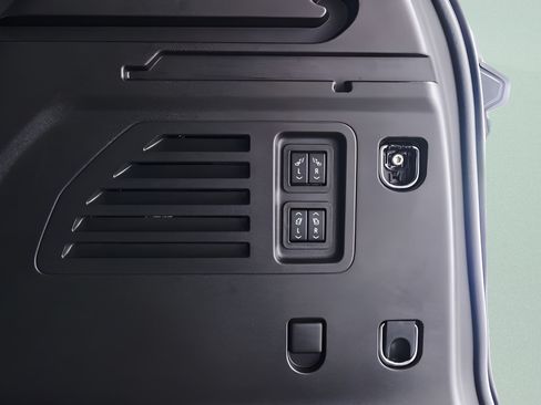 Used 2026 Buick Enclave Avenir w/ LPO, Floor Liner Package AWD/4WD image 41
