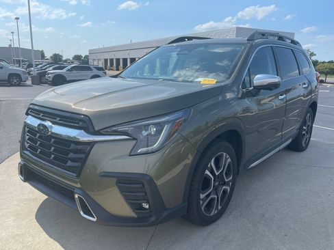 Used 2023 Subaru Ascent Touring AWD/4WD image 3