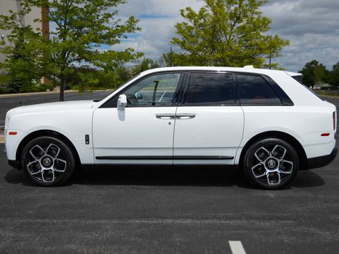 Used 2023 Rolls-Royce Cullinan Black Badge AWD/4WD image 9