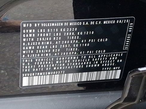 Certified 2025 Volkswagen Tiguan SE R-Line image 27