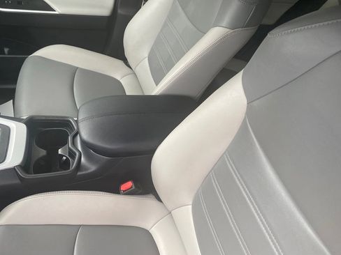 Used 2021 Toyota RAV4 XLE Premium image 26