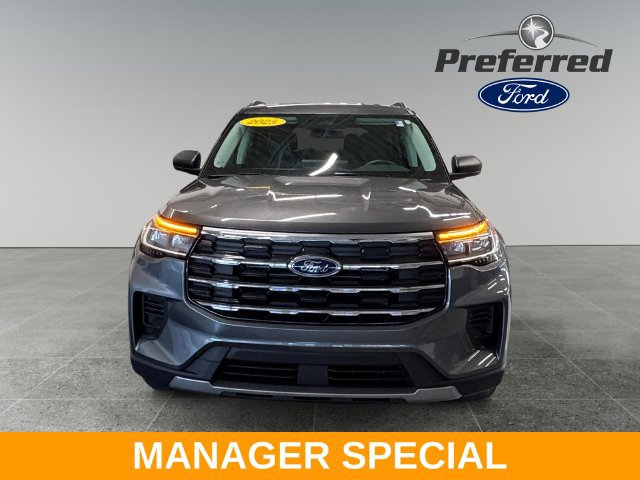 Used 2025 Ford Explorer Active AWD/4WD image 11