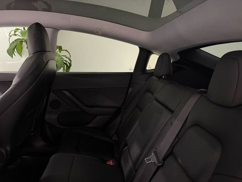 Used 2020 Tesla Model Y Long Range image 15