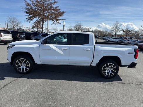Used 2024 Chevrolet Colorado Z71 w/ Z71 Convenience Package 2 image 4