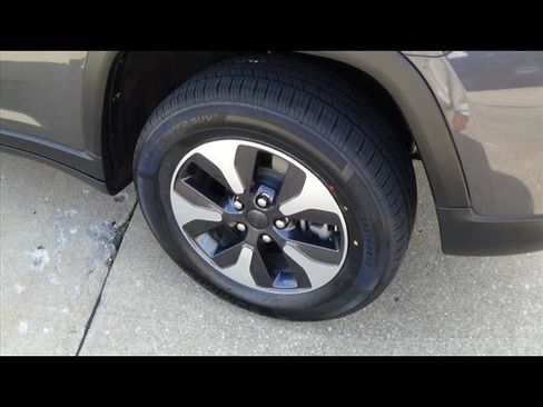 Used 2023 Jeep Grand Cherokee 4WD 4xe image 9