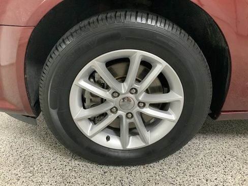 Used 2019 Dodge Grand Caravan SXT image 8